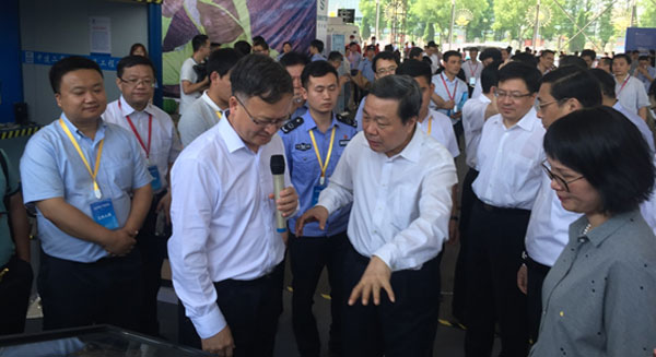 全国“宁静生产月”和 “宁静生产万里行”运动在江阴启动 清华大学公共宁静研究院携云顶集团科技受邀加入启动仪式 全国“宁静生产月”和 “宁静生产万里行”运动在江阴启动 清华大学公共宁静研究院携云顶集团科技受邀加入启动仪式