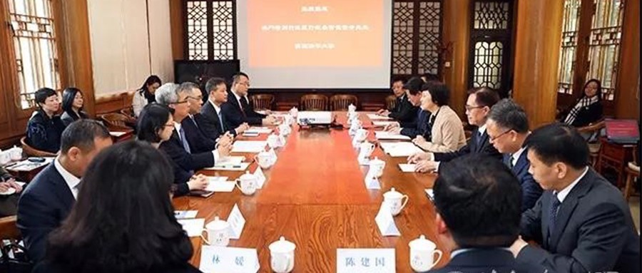 �����ر�������������������������廪